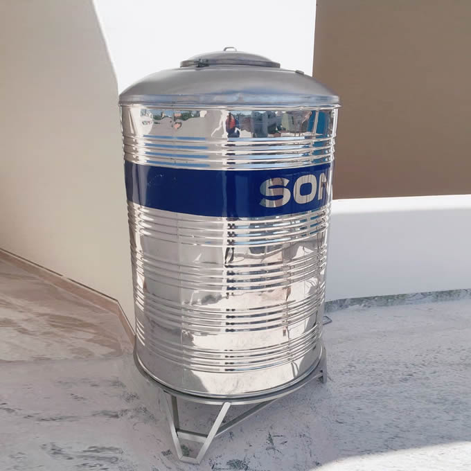 Alolaco_com's tweet photo. Bồn inox Sơn Hà 1.000 lít đứng
√ Đường kính: 960 mm
√ Chiều cao cả chân: 1700 mm
√ Lỗ gắn phao điện : phi 27.
√ Lỗ cấp nước vào bồn : phi 27
√ Lỗ cấp nước ra sử dụng : phi 34
https://t.co/iYTUpThTmj
#Alolaco,#boninoxsonha,#boninox1000lsonha https://t.co/c1ho0VRLDk