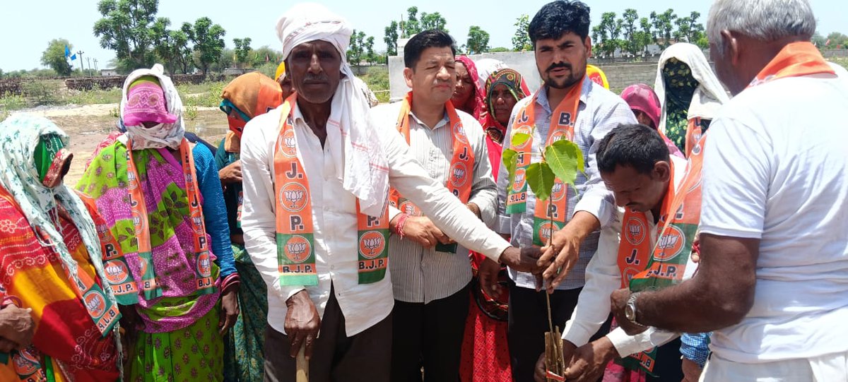 sohanc348's tweet photo. जयपुर देहात दक्षिण के मुहाना मण्डल अध्यक्ष भाईसाहब Kailash Kulya के मुख्य आतिथ्य में आयोजित किया गया
मंडल अध्यक्ष जी ने सभी कार्यकर्ताओं के साथ पौधारोपण किया और पर्यावरण संरक्षण के लिए संकल्प दिलाया कि हम सभी अपनी ज़िम्मेदारी का निर्वहन करते हुए पर्यावरण संरक्षण में योगदान देंगे। https://t.co/fZCsvYcKMI