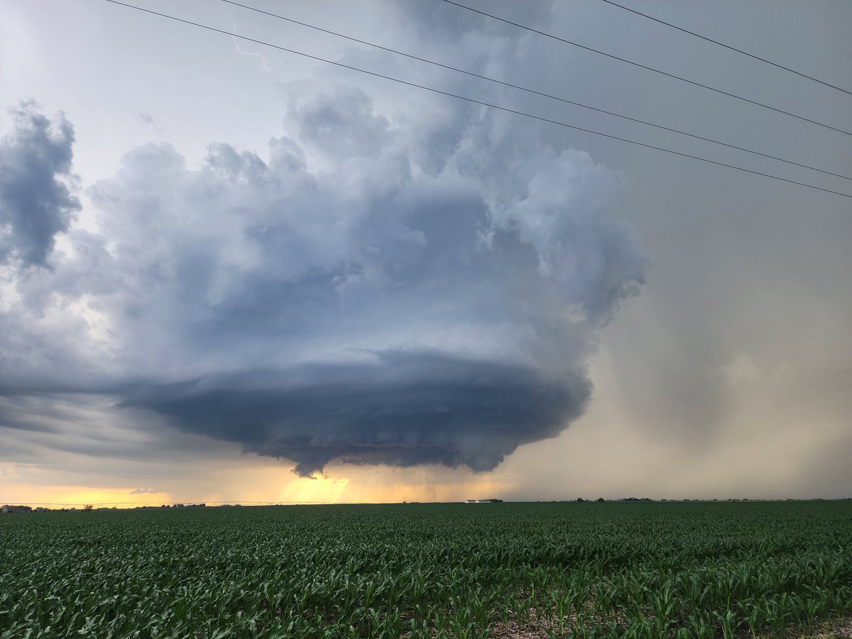 Intini_WX's tweet photo. STRUCTURE OF THE YEAR IN SE NEBRASKA https://t.co/FcOM7OdtFH