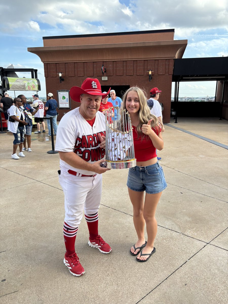 AngelaRoeber's tweet photo. Go Cards Go! We love #STLCards https://t.co/ZylHkcAQtz