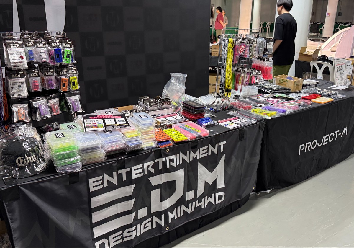 edm__design's tweet photo. 【EDM🇹🇭タイ】
project Mさん主幹大会にEDM物販エリアが出来ました。(入り口すぐ左)

現地ミニ四駆ショップの方が販売を行なって頂けるので、質問も大丈夫👌

EDMに来たこともある方も、はじめての方も交流楽しみにしております🙏

[EDM🇹🇭ประเทศไทย]

การประชุมหลักของ Project M ได้สร้างพื้นที่ขาย EDM ( ทันทีทางซ้ายของทางเข้า)

ร้านมินิไดรฟ์สี่ล้อในท้องถิ่นสามารถขายได้ ดังนั้นคุณสามารถถามคําถามได้👌

ผู้ที่เคยไป EDM และผู้ที่ยังใหม่กับมันตั้งตารอที่จะได้ปฏิสัมพันธ์ 🙏