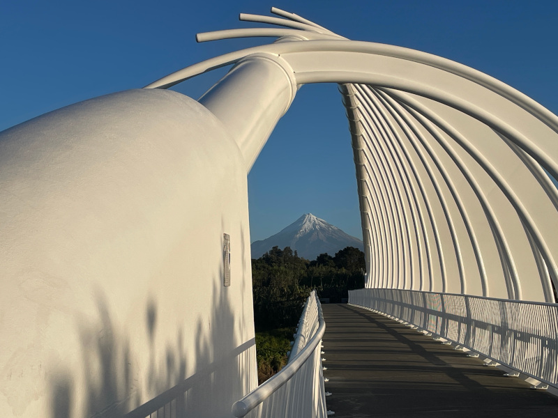 createi_info's tweet photo. 橋の間から富士山が見える？フィッツロイビーチ＆TE REWA REWA BRIDGE☆https://t.co/AH2f7zrx45 https://t.co/JSoLlfJCIO