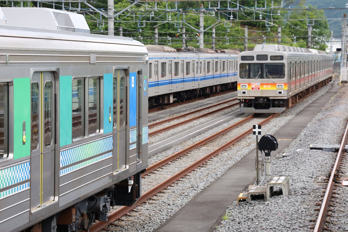 ysmt_051189's tweet photo. 西武7000と東急9000のご対面。 https://t.co/o9hu9TL8Yd