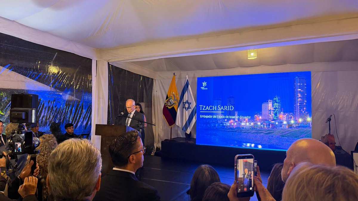 EmbaGuaEcuador's tweet photo. #RelacionesConElMundo 🌎🤝 | El Embajador de Guatemala en Ecuador participó en la conmemoración del 78.º Aniversario de la Independencia del Estado de Israel 🇮🇱, reafirmando los lazos de amistad, cooperación y respeto mutuo entre Guatemala 🇬🇹 e Israel 🇮🇱.
#GuatemalaEnEcuador https://t.co/bAEpsWqEtr