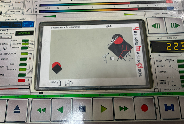 SYMDEB302's tweet photo. 懐かしいものが出てきました。1979年あたりのYMOの対談とフジカセットのCMソング「開け心～磁性紀のテーマ～」が収録されたテープ付属の本ですね。販促グッズのようなので非売品ですね。 https://t.co/4BsT14pVtS