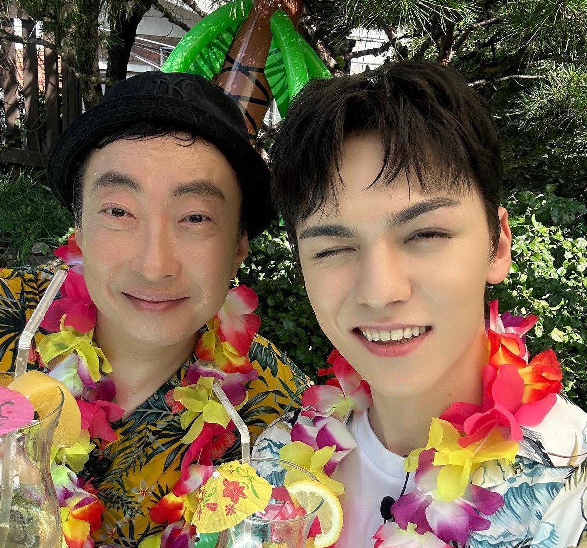 _chwenotchew218's tweet photo. 버논이 할명수 나오면 좋은 점,,,,
활짝 웃는 셀카 218퍼센트 확률로 획득 가능

내 아이돌의 퍼컬이 명수옹이라니,,,,, https://t.co/Q4lBfegsZX