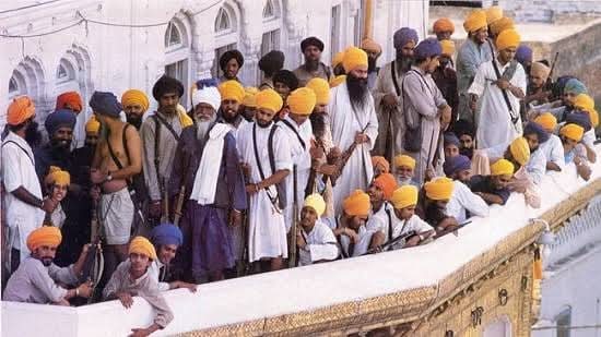 jasveermuktsar's tweet photo. ਮੁੰਡੇ ਫੁੱਲਾਂ ਜਿਹੇ ਖਪਰਿਆਂ ਨਾਲ ਖਹਿ ਗਏ
ਕੈਸੀ ਅਦਾ ਸੀ ਨੀਲੇ ਬਾਣਿਆਂ ਦੀ https://t.co/7nO4qpwTIk