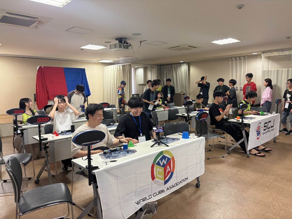 asm1mn's tweet photo. この競技卓、サイクシート順らしい https://t.co/5OfQvxq0gU