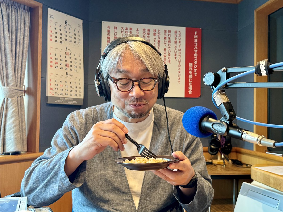 FUTURESCAPEAD's tweet photo. 「ニチレイ presents FUTURE TABLE」
“おいしい時間”をお届け😋🍴

今日の試食タイムは
「焦がし醤油香るビーフガーリックライス」✨

薫堂さん待ちきれないの顔！

#ニチレイ
#futurescape https://t.co/VTvuExLPSl