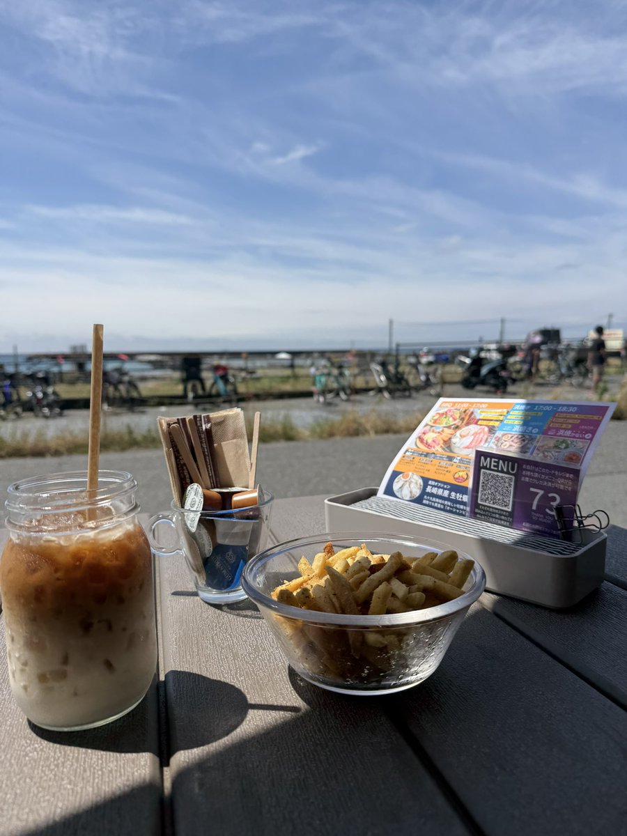 hidepooh888's tweet photo. 地元なのにはじめて入った。サザンビーチカフェ☕️離れるとまた住みたくなるな〜 https://t.co/cWB74f84fb