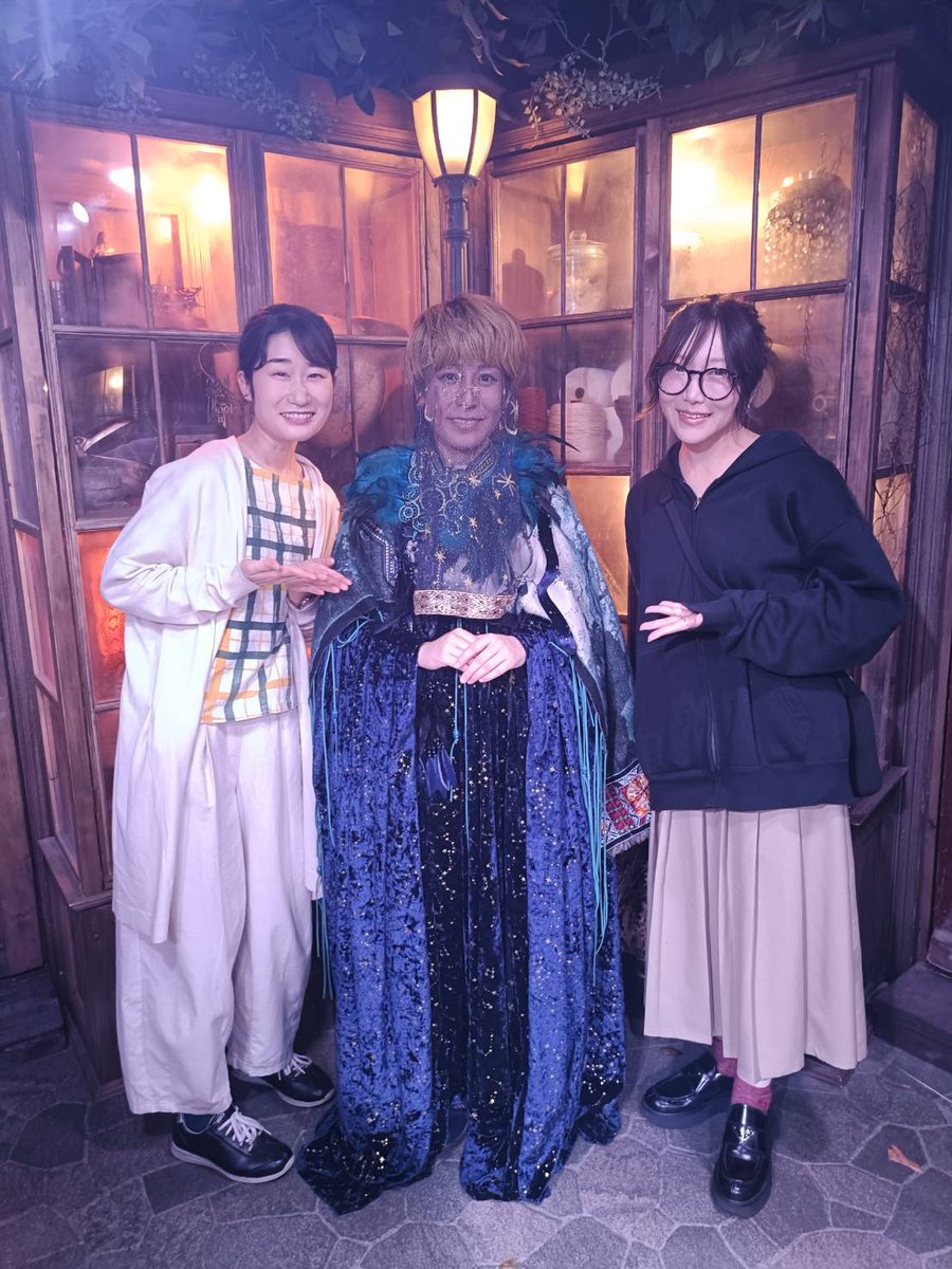 mmmchko's tweet photo. ムケチョでお世話になっている
AGATAさん(あがちゃん☺)が
オーナーの1人でいらっしゃる、ストーリープレイングのお店へ。
しょこたんと初参加！

あがちゃんの物語へ誘う魅力、美術 道具の吸引力、
ご一緒した皆様の聡明さと優しさ。心動きました。
毎日ここで物語が紡がれるなんて素敵。
#星詠みの標 https://t.co/ZDQgh9LbEo