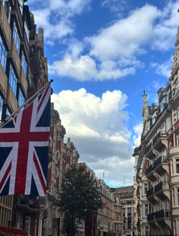 Hazelhollyfi's tweet photo. Enjoying some nice time in London 🇬🇧☕️🤍
#London #Londonevibes https://t.co/p83uCswG38