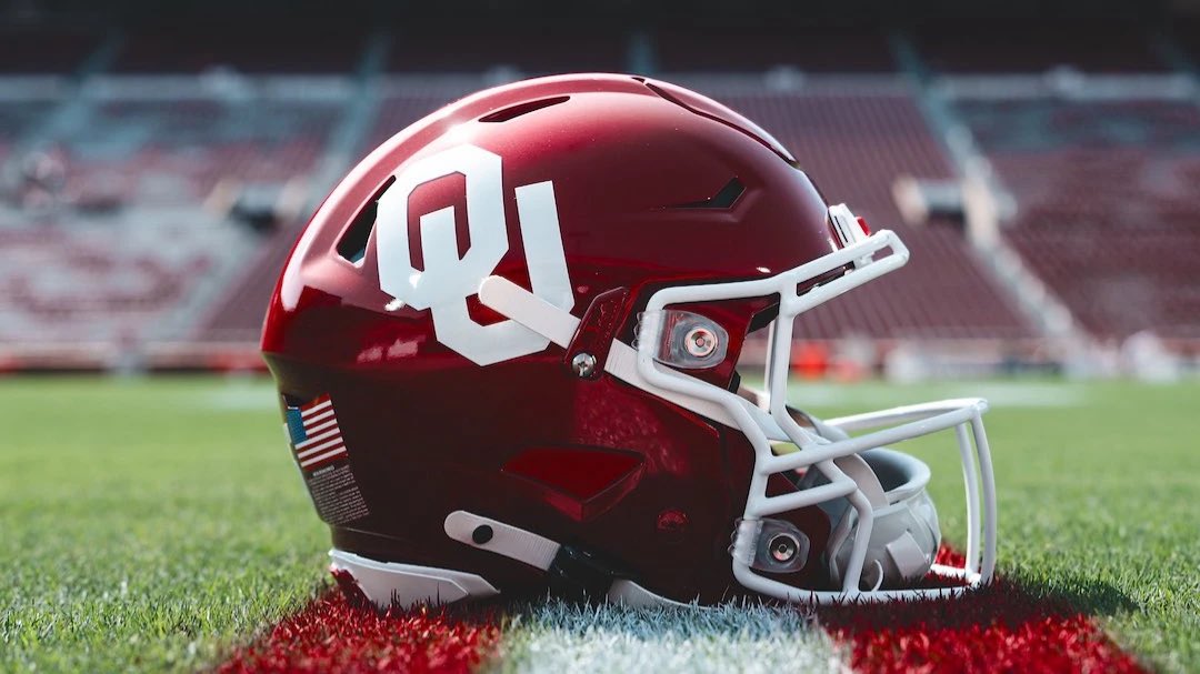 JAYMITCH_1's tweet photo. #AGTG After a great camp and conversation with @CoachVenables @coachdmc  and staff. I’m blessed to received my 15th offer to the University of Oklahoma @OU_Football 

#OUDNA #BoomerSooner #ImAllin
Trust the process. The GRIND continues 💪🏾

@BFNDFball @Basorecoach
@CoachRitcheyFB @JeffHoweth7  @samspiegs @malloryhartley @GPowersScout @gregbiggins
@iam_alinedouard @adamgorney
@MikeRoach247 @ChadSimmons_
@DCTF @_RL_Martin @247Sports
@TomLoy247 @AABonNBC @SWiltfong_  @247Hudson @gregsmithrivals @Josh_Scoop 
@WillTurboff  @BrandonHuffman @TFloss32 @TheUCReport @AWilliamsUSA @CKennedy247 
@BDammone @CoachTMcCormick
@nikefootball @TheOpening