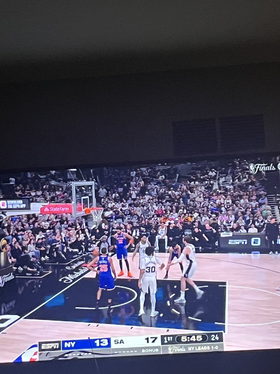 19ninetySean's tweet photo. Using an antenna to watch the Spurs Vs The Knicks in the NBA Finals. https://t.co/p9yJiaj8lE