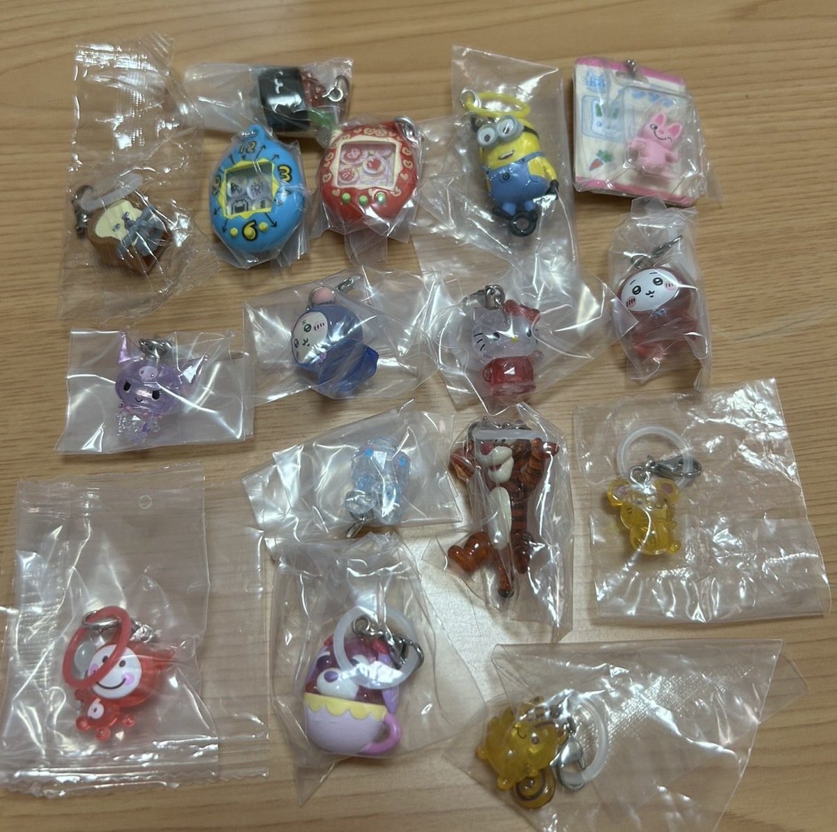 mshion28's tweet photo. 【交換】
めじるし ちいかわ ポムポムプリン、サンリオクリスタル、お茶犬、たまごっち、ミニオン他

譲：画像の物

求：ヨッシー 緑（もしくは緑と黄色セットで同時に交換出来る方優先）メールケータイメルプチ（イエロー）

郵送希望です！ https://t.co/bNnsIozCop