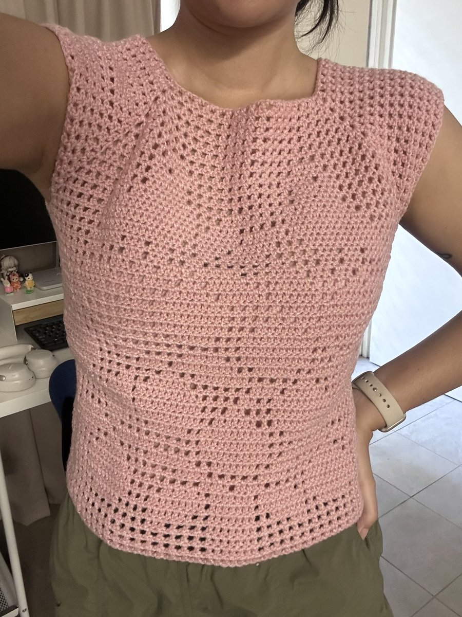 arkareads's tweet photo. Wearing a self-crafted clothing makes me very happy 🕊️ https://t.co/LaDhRIiMqg