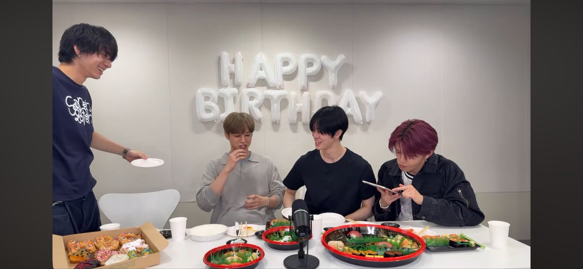 fm__________43's tweet photo. かわちい4人やったな〜♡
おにぼ🍙らぶらぶしてて幸🤍🖤 https://t.co/tyHe2KfL91
