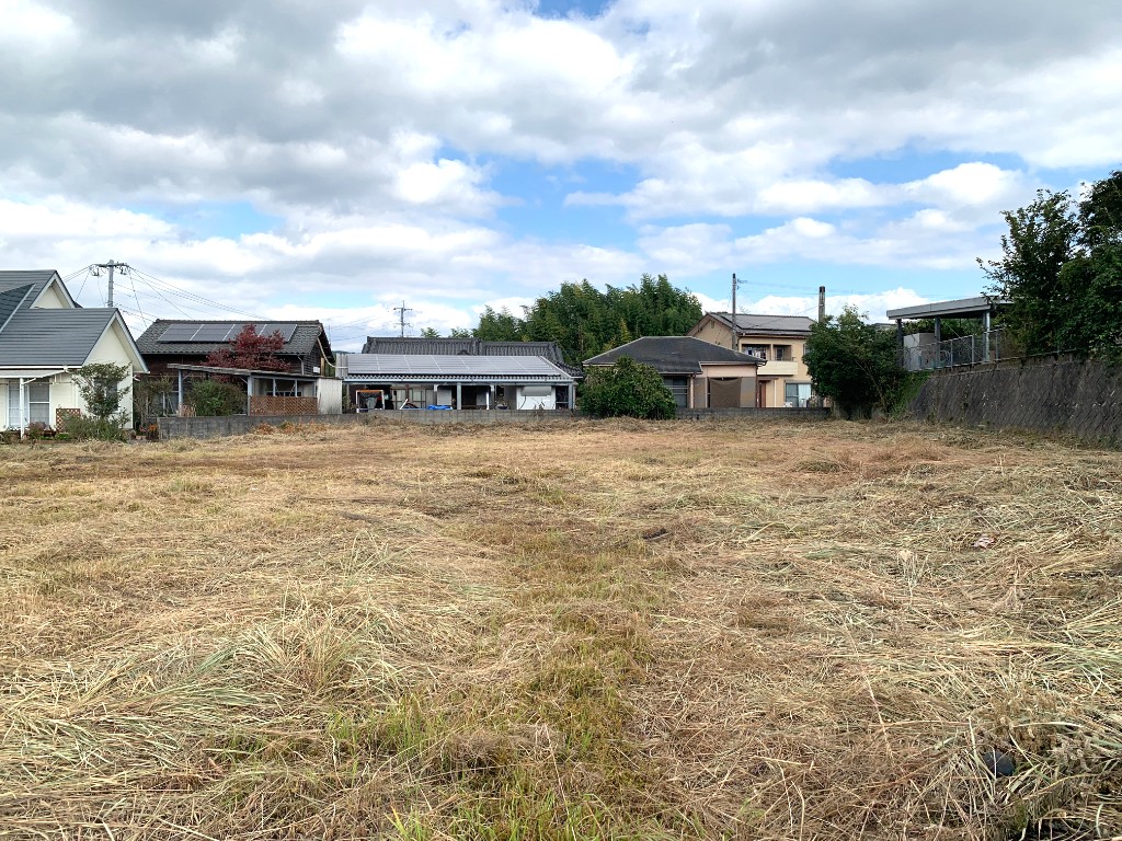 sanshin1's tweet photo. 霧島市国分清水1丁目【売地】分譲地・事業用施設向約380坪1,600万円
https://t.co/2KYctIsbyv

　本物件は、霧島市国分市街地から北東に約2.5ｋｍ程の住宅街にある南雛壇の宅地です。
　敷地が広いので、福祉施設や分譲地等、その他事業用地向きです。
　令和4年に境界確定済、測量図あります https://t.co/WQCBTYmF2K