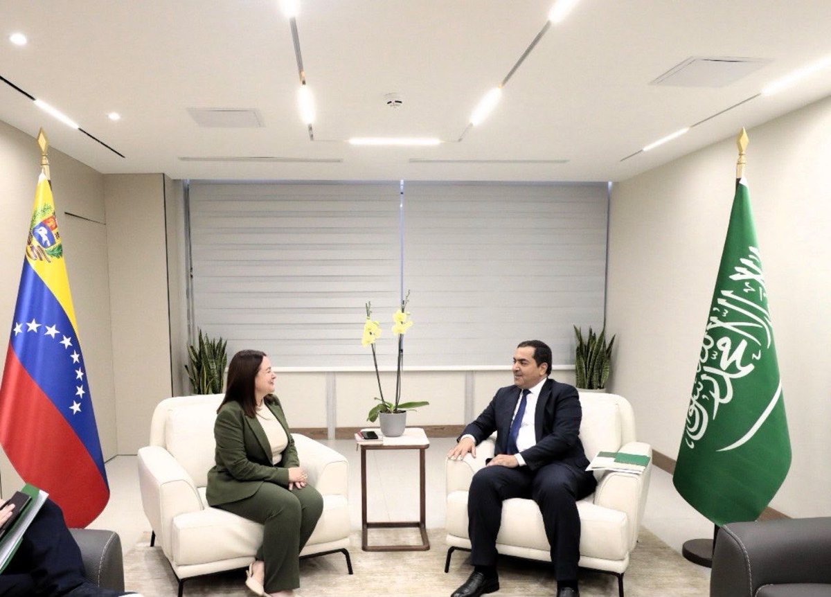 KSAembassyVE's tweet photo. استقبلت معالي وزيرة المحروقات، السيدة/ باولا هيناو، سعادة السفير عبدالله بن محمد السيحاني، وتم خلال اللقاء مناقشة عدد من المواضيع ذات الاهتمام المشترك. https://t.co/panN3UNHS9