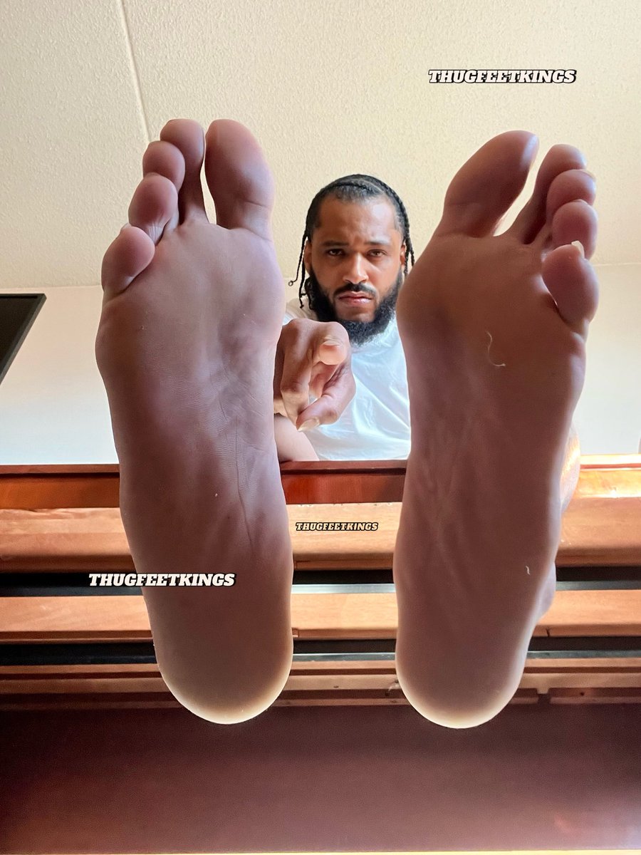 THUGFEETKINGS_'s tweet photo. It’s time for you to clean King Lou’s @TheRealLou10ent SIZE 15 FEET ‼️
You’re on the ground looking up 😍🔥
📸 @THUGFEETKINGS_
#toes #soles #malefeet #findom #mensfeet #pridemonth #manfeet #ynfeet #thugfeet #feetworshi̇p #toejam #socklent #athletesfoot #pride https://t.co/0rFh1FqDVF