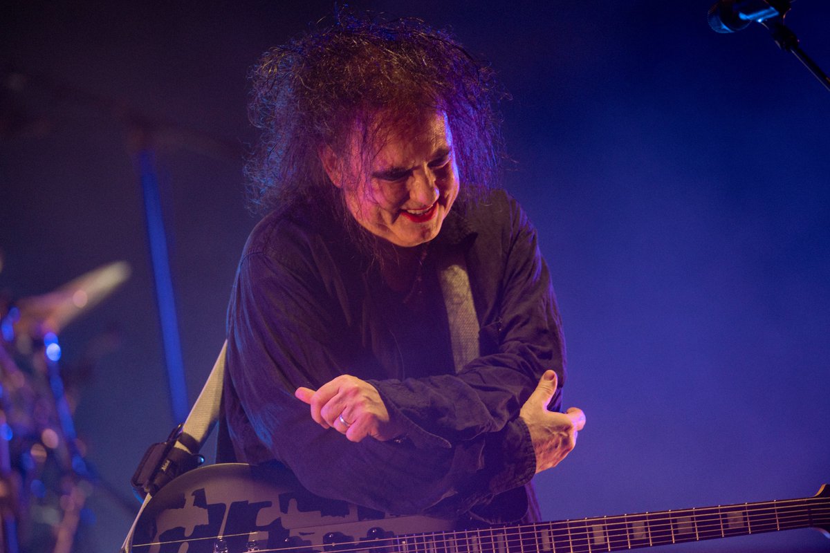 consequence's tweet photo. Robert Smith feels the love at Primavera Sound

📸: Lorena Sopena/Getty Images https://t.co/9ibXXQrtux