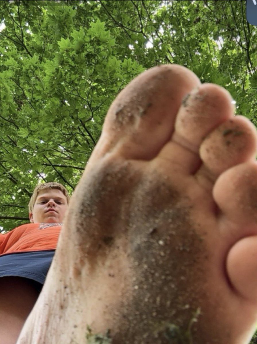 MasterIsaia's tweet photo. Look at my dirty soles doesn’t it want to make you get on your knees and take a big whiff DMs are open serve me !!! 😈 #footmaster #findom #cashfag #soles https://t.co/xfwsvIAyNU