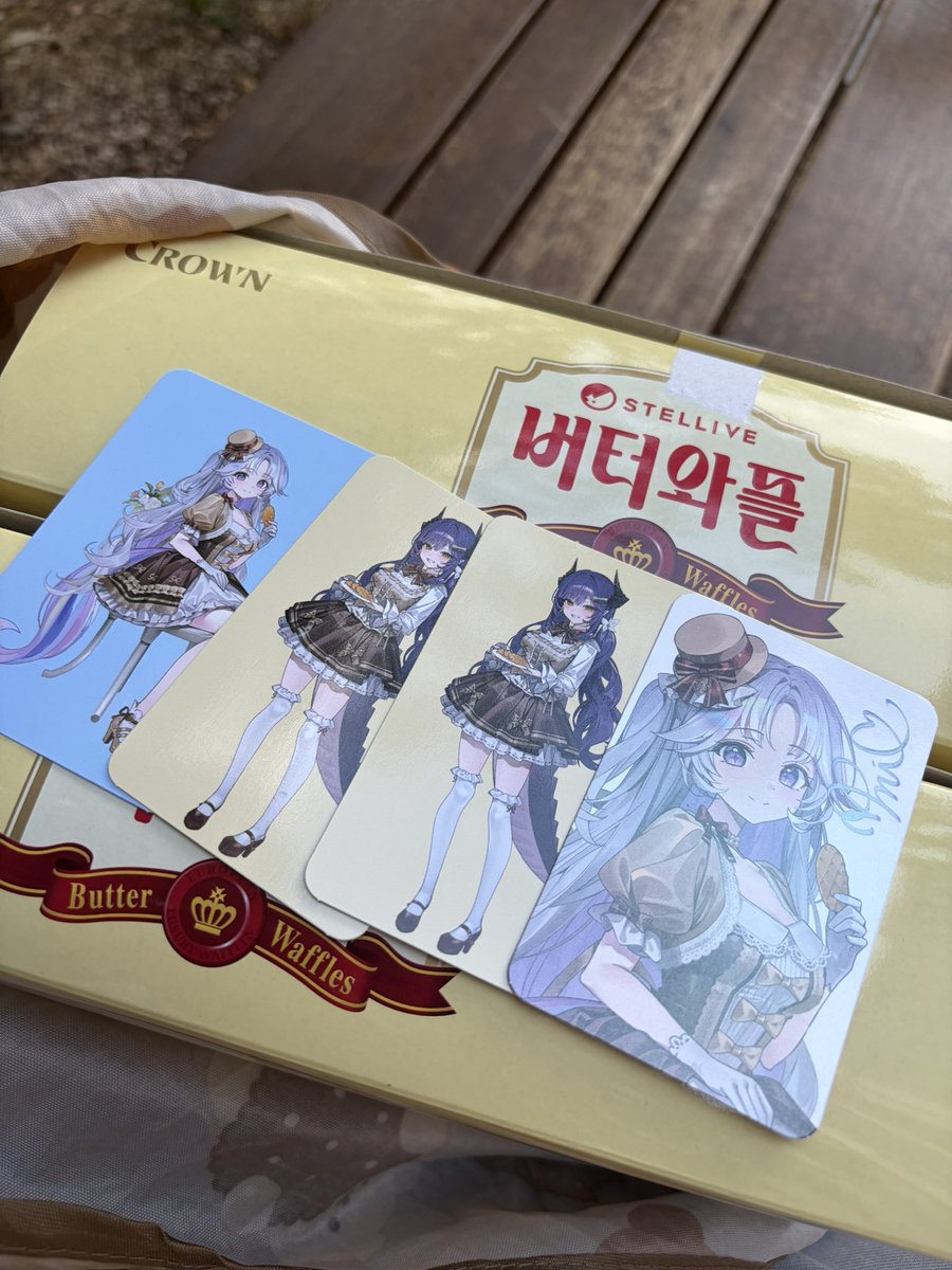 engna___'s tweet photo. 유니 싸인 포카 이거 진짜에요?? 
아침부터 오픈런한 보람이 있다ㅎㅎ https://t.co/mDPXaKe8sf