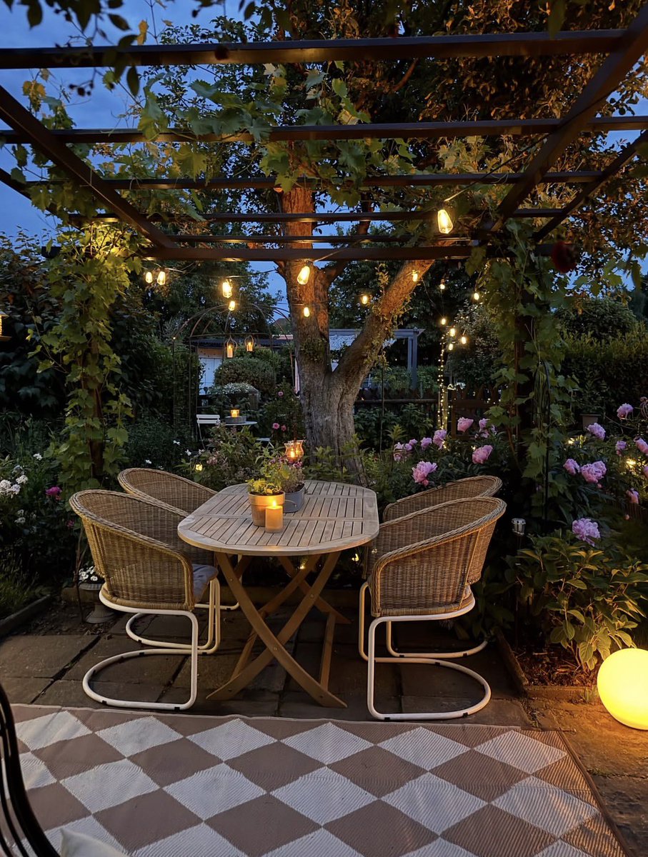 aseelswaid9's tweet photo. Garden in Germany https://t.co/CYqiFEkisT