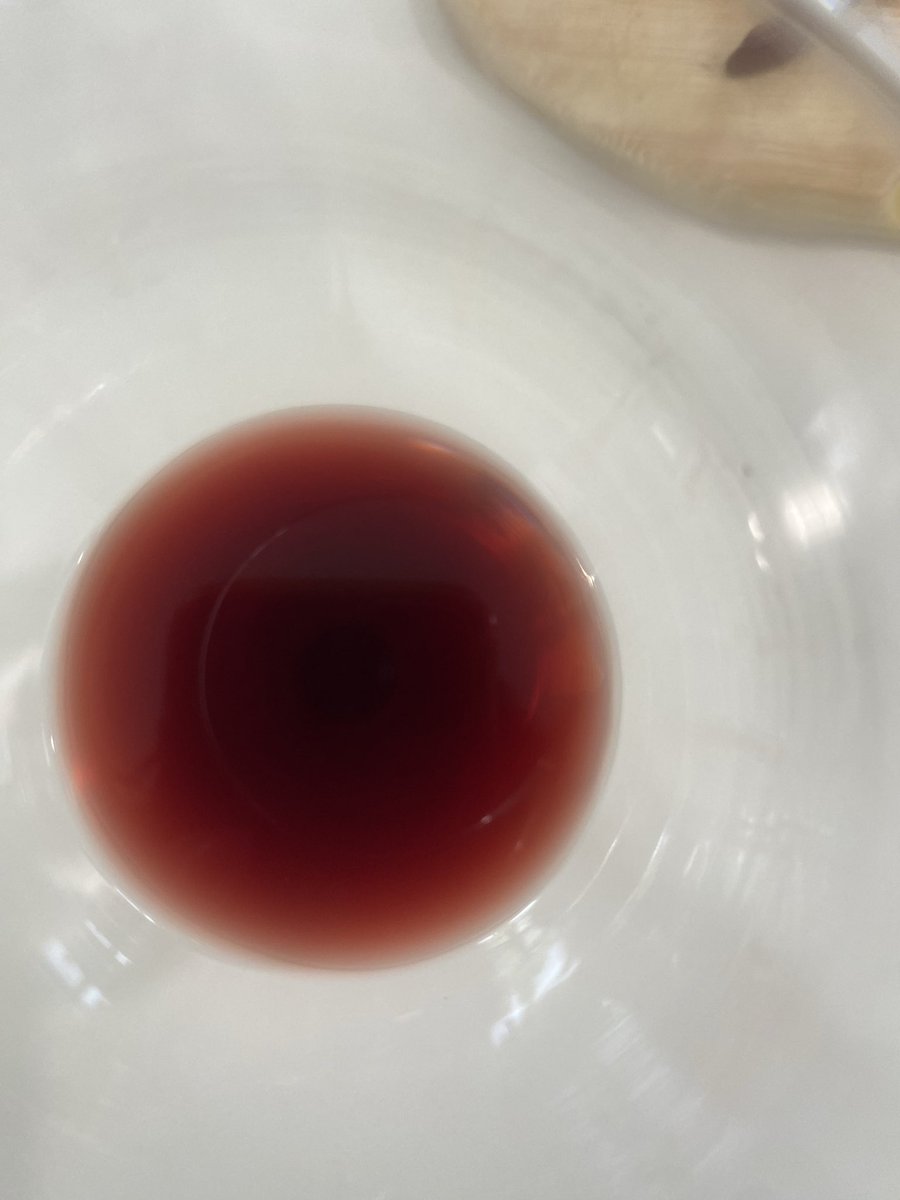 lebonvinfr's tweet photo. What’s #inmyglass ?
👀 Deep ruby with youthful purple highlights. Bright and vibrant in the glass, showing excellent color intensity and freshness. The wine displays moderate viscosity, consistent with its natural sweetness and fortification.
👃 Pronounced and expressive, immediately revealing the hallmark freshness of its style. The nose is dominated by vibrant red fruit aromas, notably Morello cherry, red cherry, wild strawberry, and raspberry coulis, complemented by delicate notes of spice and cocoa powder.
👄 Sweet, medium- to full-bodied, and beautifully balanced, the palate bursts with vibrant flavors of Morello cherry, strawberry compote, raspberry preserve, and red plum. Fresh acidity perfectly offsets the sweetness, bringing lift and precision, while a silky texture enhances the wine’s youthful fruit purity. The long, vibrant finish lingers on ripe red berries with a subtle hint of cocoa, remaining fresh, elegant, and remarkably expressive throughout.
https://t.co/OytH9WEBXd
