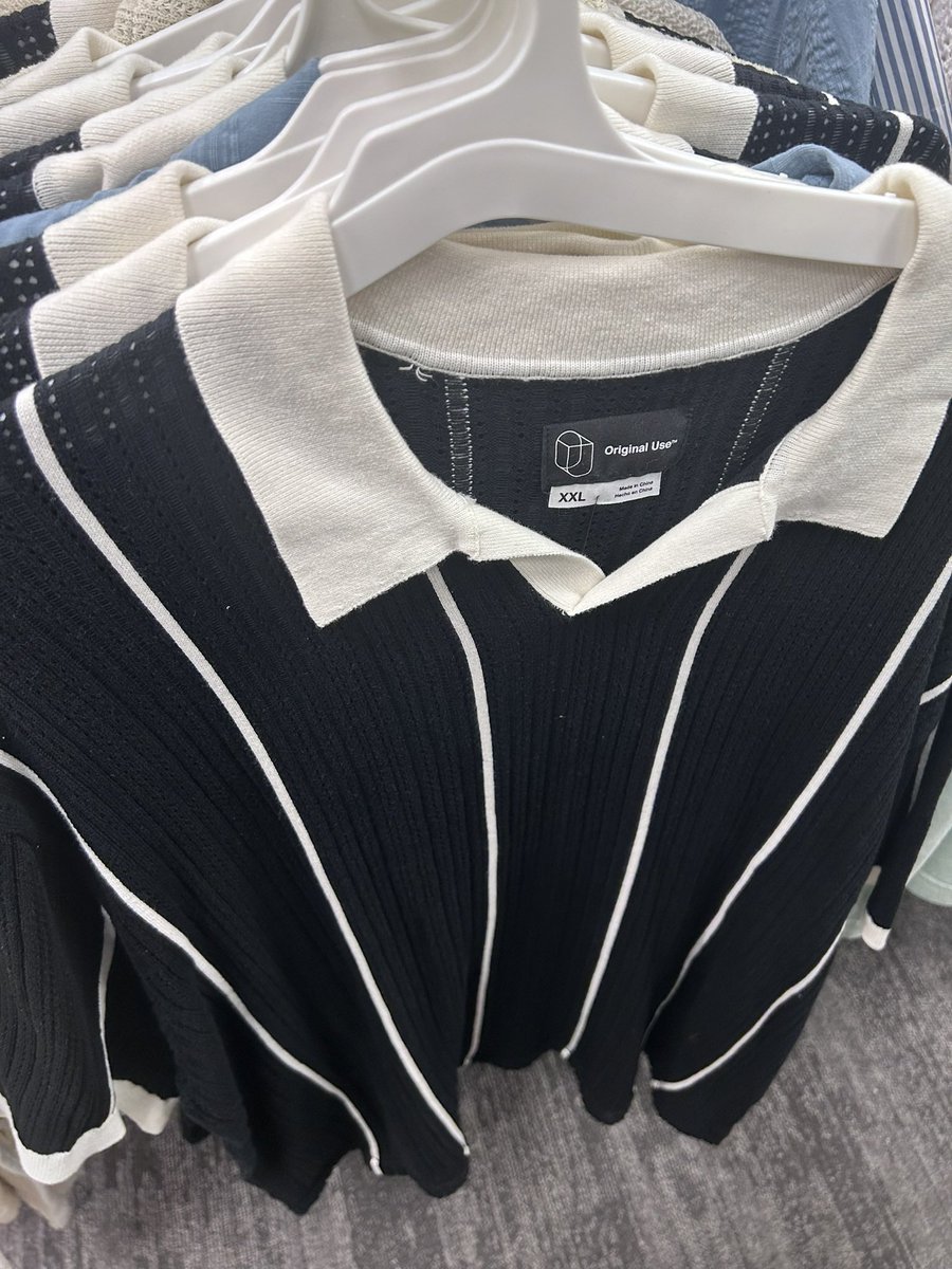 DKsayingthings's tweet photo. Ok need a shirt for dinner tonight…

Nah, don’t wanna walk around looking like Tony Soprano https://t.co/IssqPxmHLi