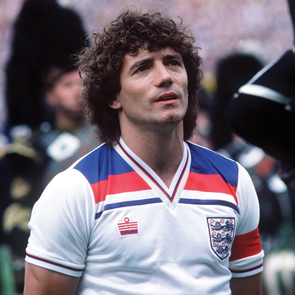 rogeriovcosta's tweet photo. @TheDazView 1982, the most beautiful English team jersey of all times https://t.co/EptcePUwtd