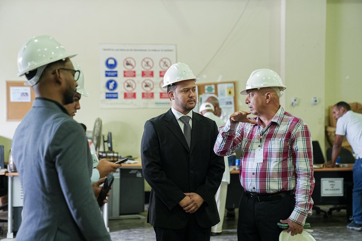 PromesecalRD's tweet photo. Autoridades hondureñas conocieron el modelo de Farmacias del Pueblo y evalúan replicarlo en su país para ampliar el acceso a medicamentos a bajo costo 🇭🇳🇩🇴.

Desde PROMESE/CAL reafirmamos nuestra disposición de compartir esta experiencia🤝.

https://t.co/Q9e13MFM9N

#PROMESECAL https://t.co/WwAkWi0kwZ