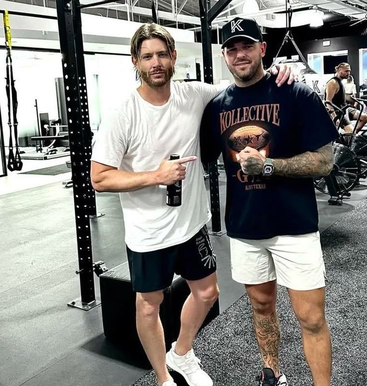 grimfandongo's tweet photo. gym time. https://t.co/MDb1r1XHVs