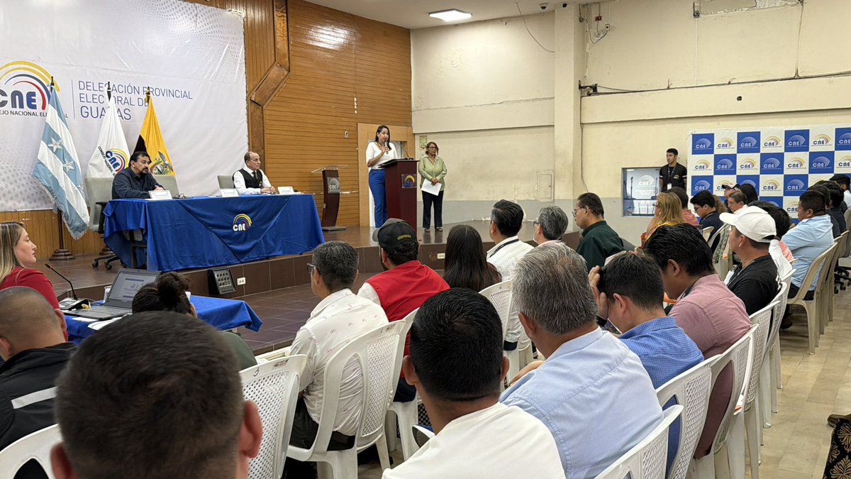 rositapiaec's tweet photo. Hoy lideramos una jornada de capacitación dirigida a representantes de organizaciones políticas del #Guayas, fortaleciendo conocimientos sobre circunscripciones electorales, democracia interna, alianzas e inscripción de candidaturas rumbo a las #Elecciones2027Ec. 🗳️🇪🇨 https://t.co/zqC7CoK59M