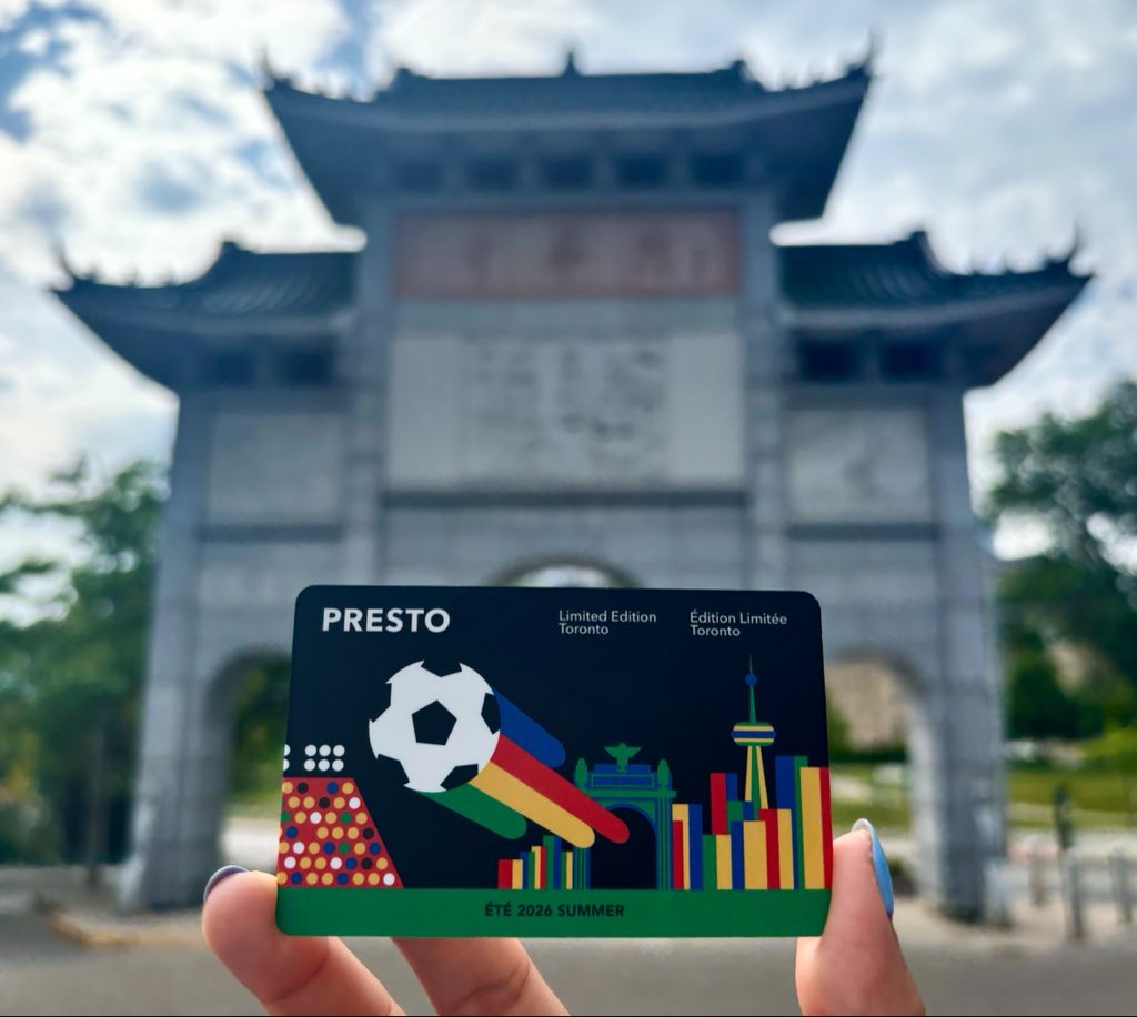 comradeunha's tweet photo. where’s the soccer ball? 🤨 https://t.co/M2FkvMByOE