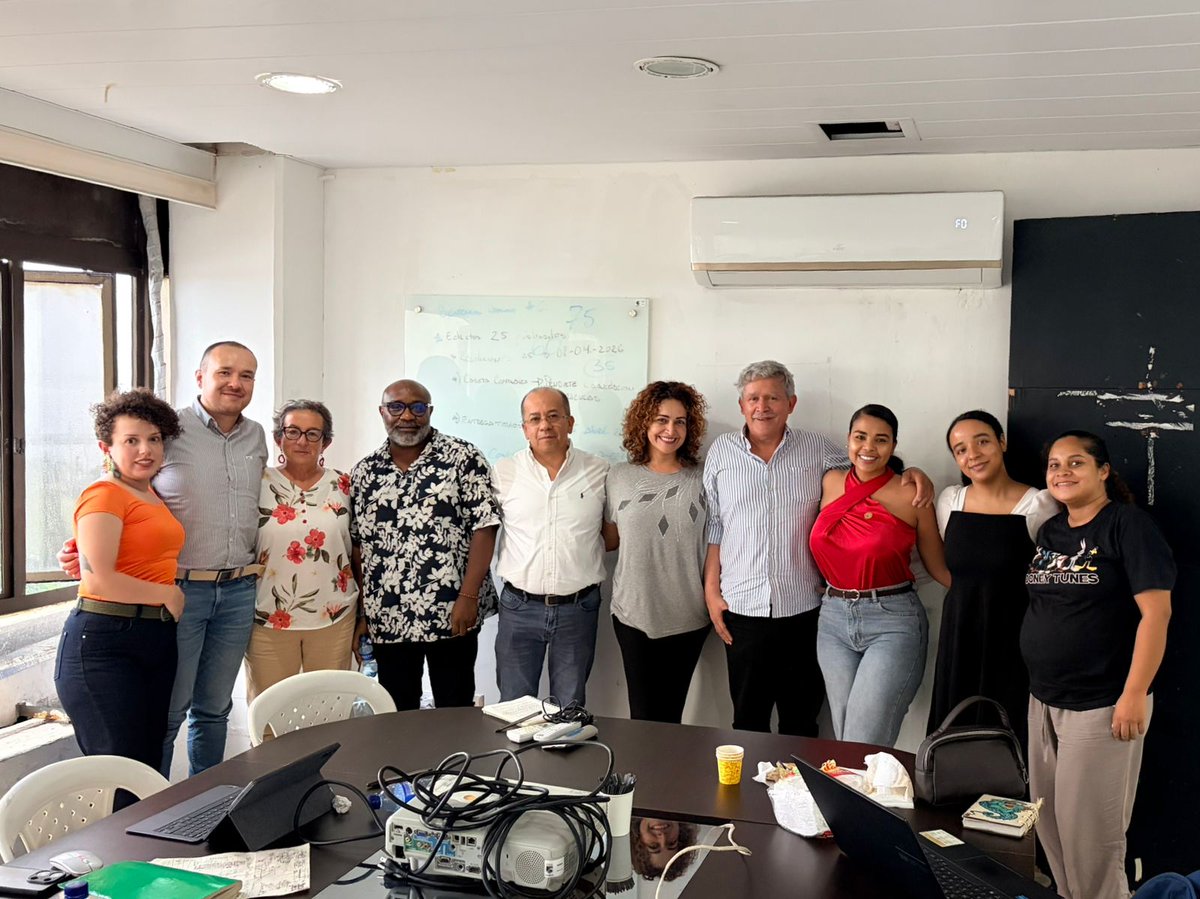 Minvivienda's tweet photo. El equipo de Estrategia Social y Territorial del Despacho de la ministra continúa afianzando las bases para la consolidación del Ecobarrio de Paz en Buenaventura, que aporta a la construcción del Plan de Gestión del Hábitat. https://t.co/FGoUm6TvEn