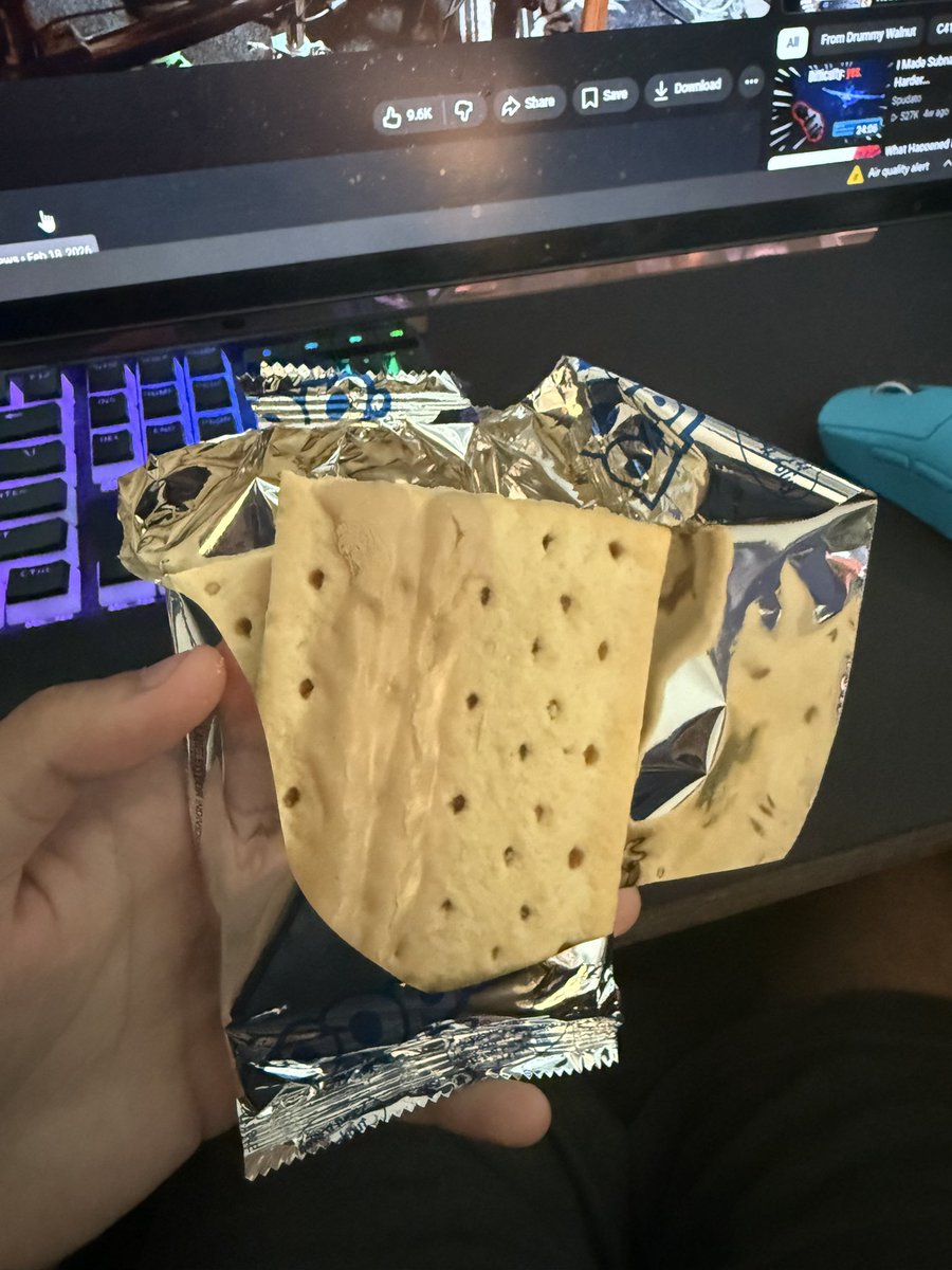 ProtonBroken's tweet photo. @PopTartsUS what the frick guys, this is #4 like this out of a 32 double pack 😭😭 https://t.co/ucCatA7l9L