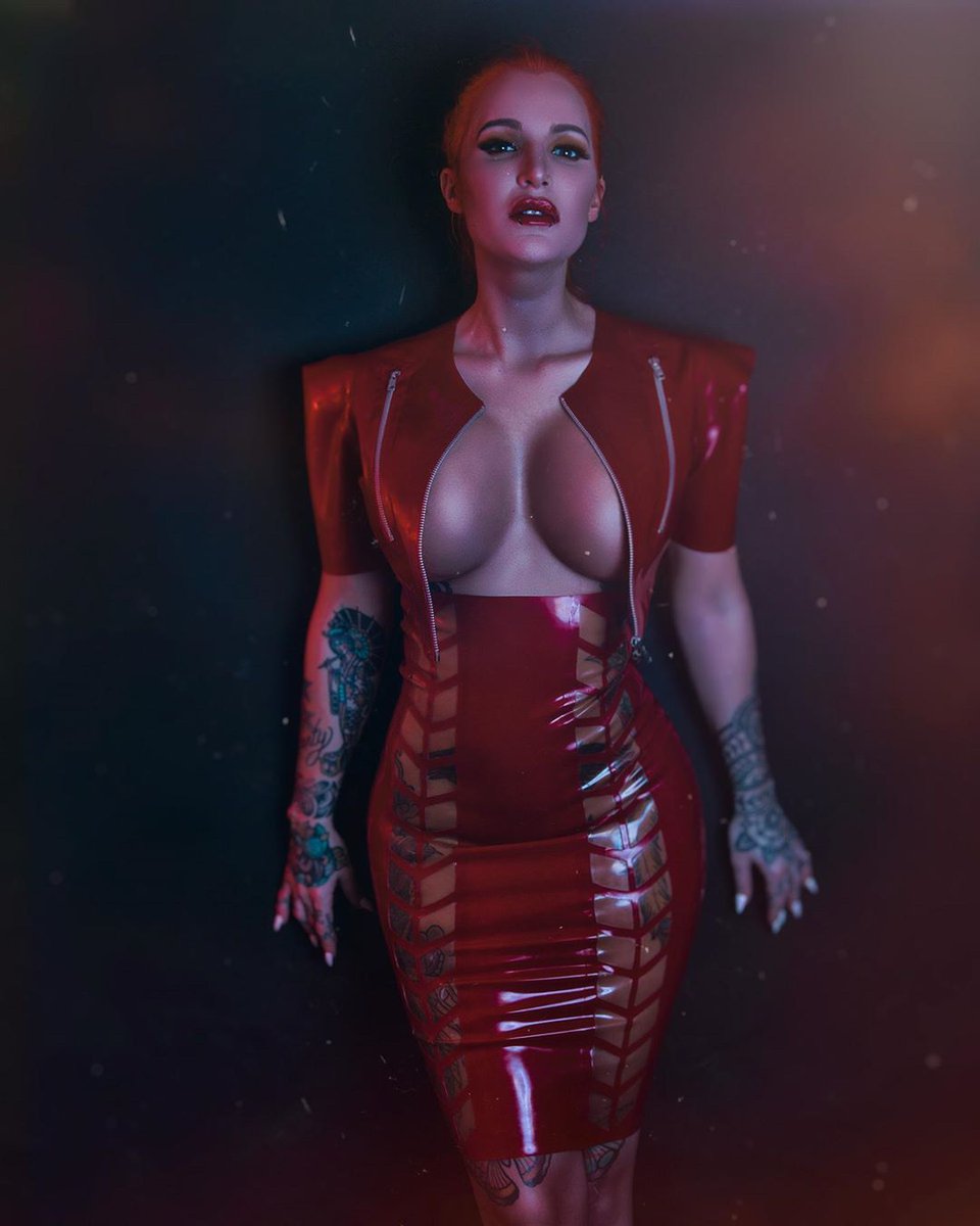 Kaorislatex's tweet photo. Chevron pattern latex pencil skirt in Red => https://t.co/xDV2NDooQj 

Model: Alexxxa Vice, Photo by DarkMoonMedia https://t.co/7PmJkA6Ts4