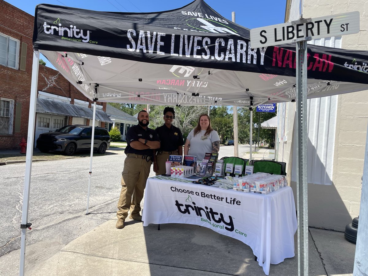 TrinityTBC's tweet photo. Today we held a Narcan Pop-Up in Bennettsville at the Community Kitchen along with Marlboro County Sheriff's Office, Bennettsville Police Department, &amp; Marlboro County Coroner’s Office! https://t.co/oh9XeP0kZl