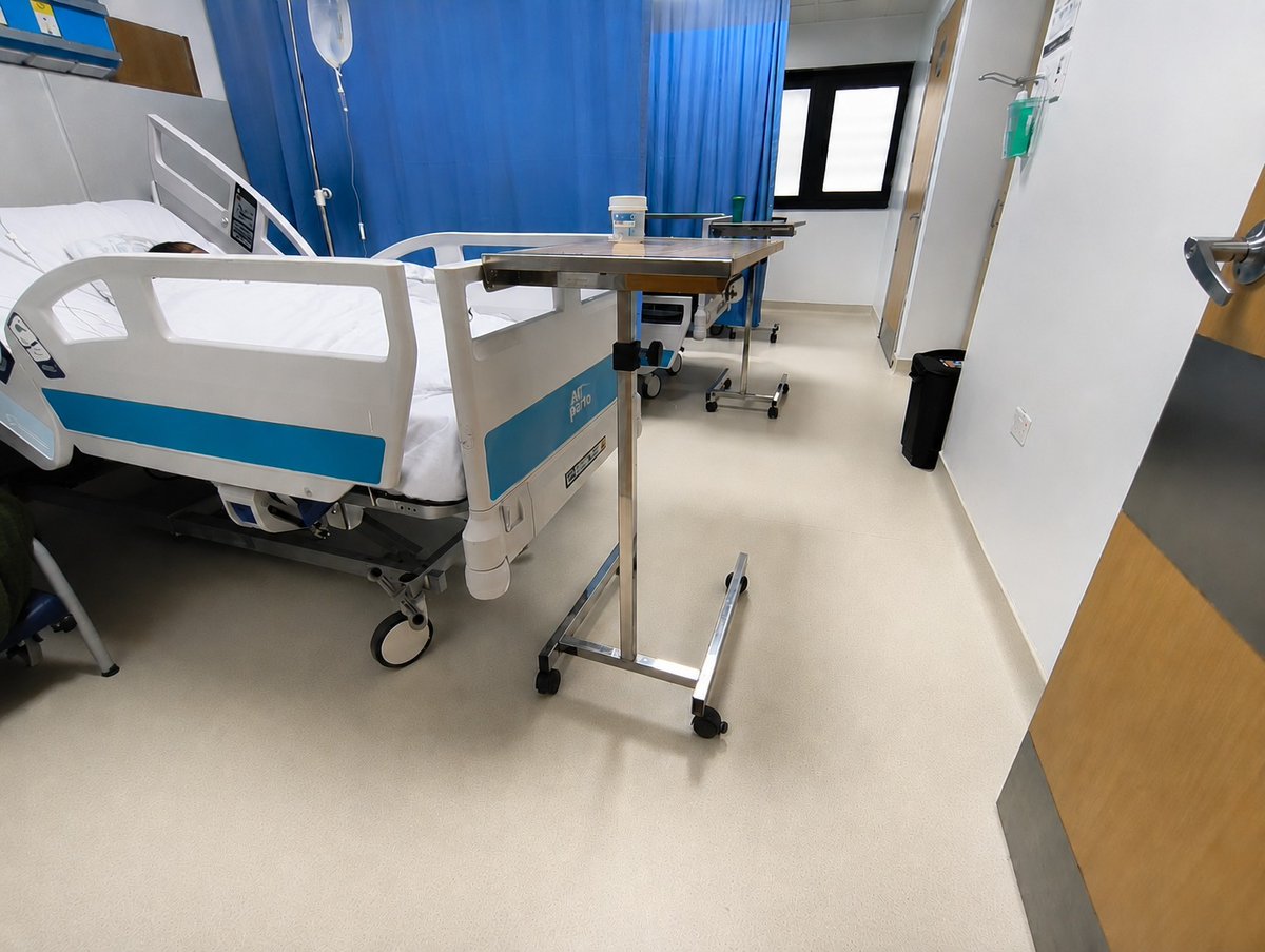 IESS_Manabi's tweet photo. #IESSteInforma | El Hospital General Manta🏥realizó el cambio del revestimiento de pisos de las salas de hospitalización. Con esta repotenciación fortalecemos el servicio de forma integral para nuestros asegurados.

✅En lo que va del 2026 esta área médica recibió 3000 pacientes. https://t.co/KwMGlF0tCk