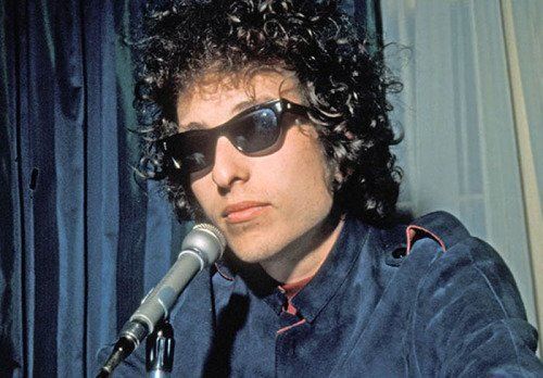 crockpics's tweet photo. Bob Dylan taking questions from reporters at the May Fair Hotel in London on May 3, 1966.  British photographer Tony Gale caught this close-up right as Dylan arrived for his historic, chaotic UK electric tour with the Hawks. What is your favorite track from the Blonde on Blonde album?