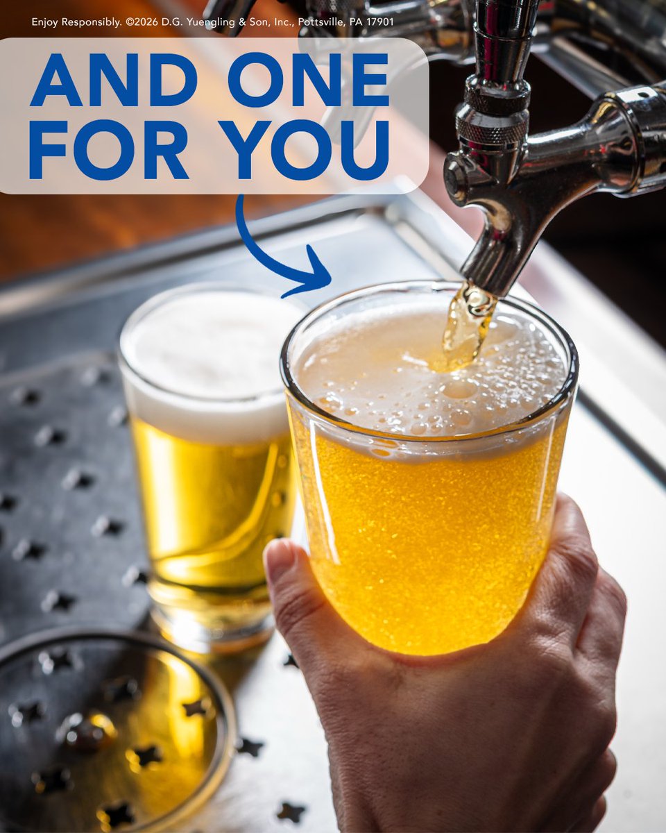 yuenglingbeer's tweet photo. Light beer, heavy weekend plans. Who are you drinking with tonight? #FLIGHTFriday 🍻 https://t.co/dxMhJxDLdS