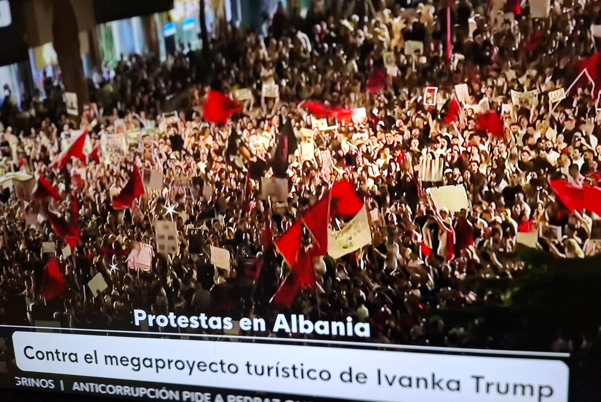 epesimo's tweet photo. Hordas multiculturicidas arrasaron París ESTA semana y AYER Bruselas, pero lo q saca en BUCLE el Agit-Prop @rtve es la Manifa en Albania contra una MEGA INVERSIÓN participada por Ivanka Trump, a pesar d estar aprobada por el GOB socialista albanés
#LaNoche24h #8JunioESP #LaHora8J https://t.co/X8jyTM8geS