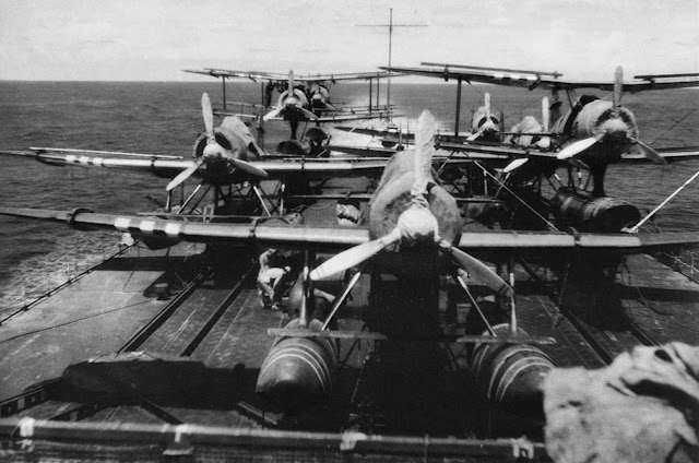 This is what Mogami's stern looked like in 1943. The monoplanes