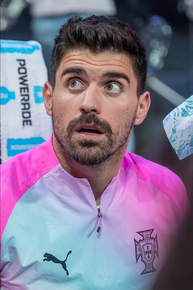 Anthorusse's tweet photo. @nokai @SrNaninho Les madrilène sont vraiment des idiots🤣😂
Suffit de leur dire "je vais offrir 150M€ pour un joueur" et ils sont persuadé qu'il va réussir à l'acheter 😂🤣
Alors qu'il va faire l'offre pour Rúben Neves 🤣😂🤡 https://t.co/HJdayCAx98