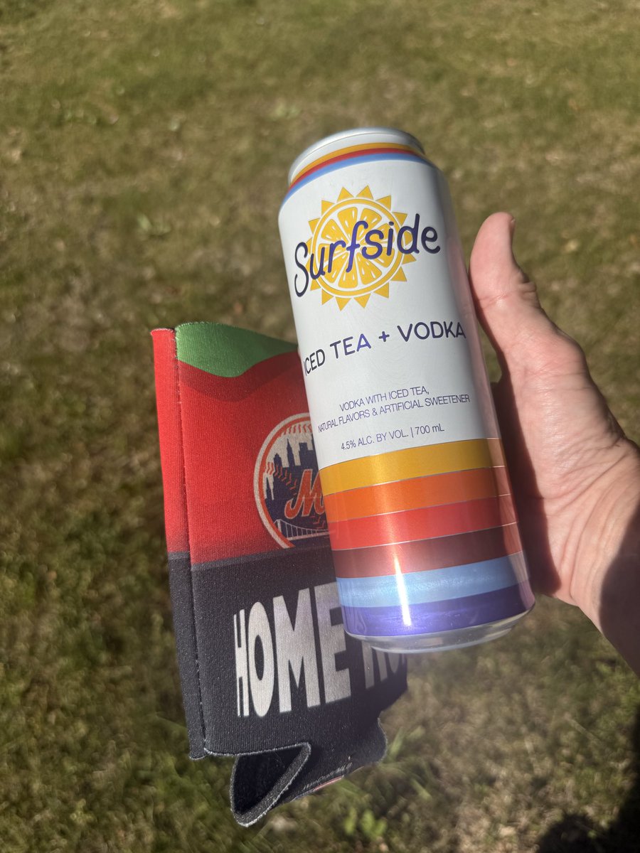 cerrig's tweet photo. @JerryRecco @DrinkSurfside ⛳️🍻 https://t.co/3JI8hmXAG2