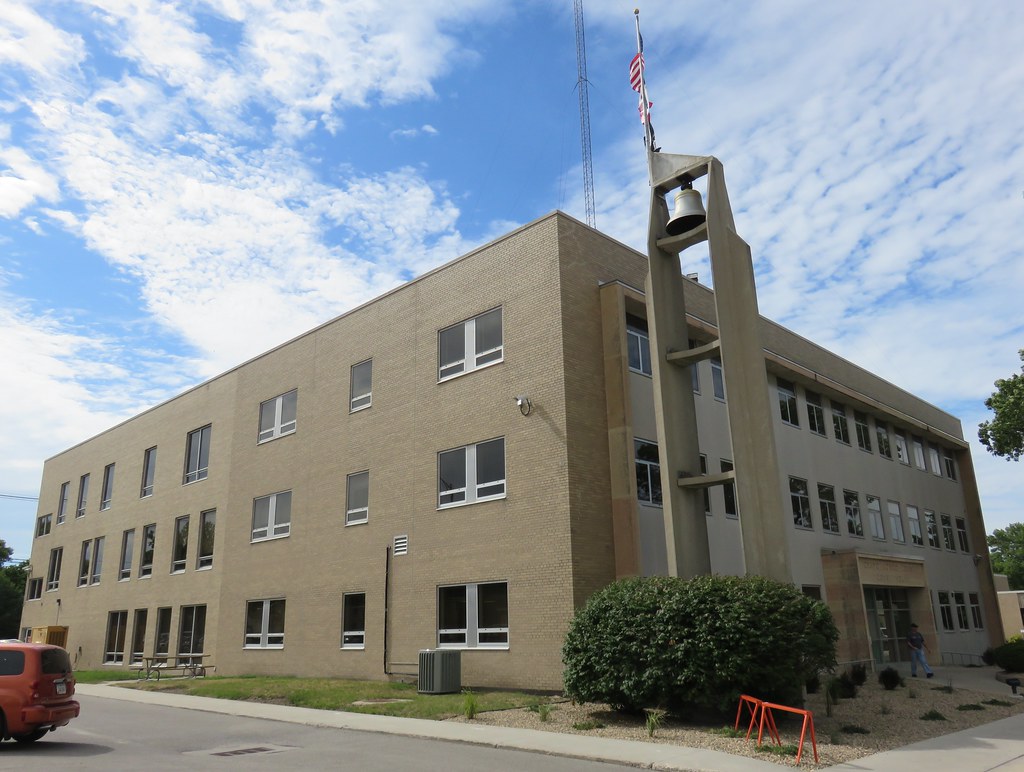 oldworldex's tweet photo. Iowa County courthouses, then and now.  Check out my videos on youtube/rumble for an in depth look. https://t.co/UtKFBZf6xY
