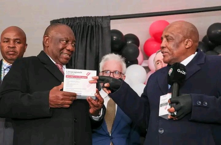 HealthZA's tweet photo. President Mr Cyril Ramaphosa with Minister of Health, Dr Aaron Motsoaledi today officially launched the national rollout of Lenacapavir, a new long-acting HIV prevention injection at the Lilian Ngoyi Stadium in Secunda, Mpumalanga. https://t.co/og0T2XuplD