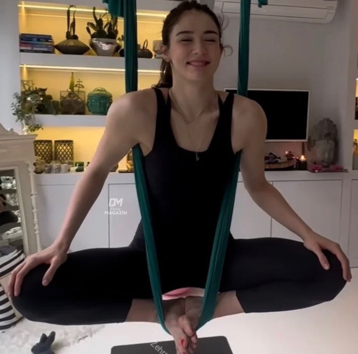 daily_magazin's tweet photo. 1.98 boyundaki Zehra Güneş:

"İlkokul 1. sınıfa giderken boyum 1.68'di." https://t.co/hR63pxYcIq
