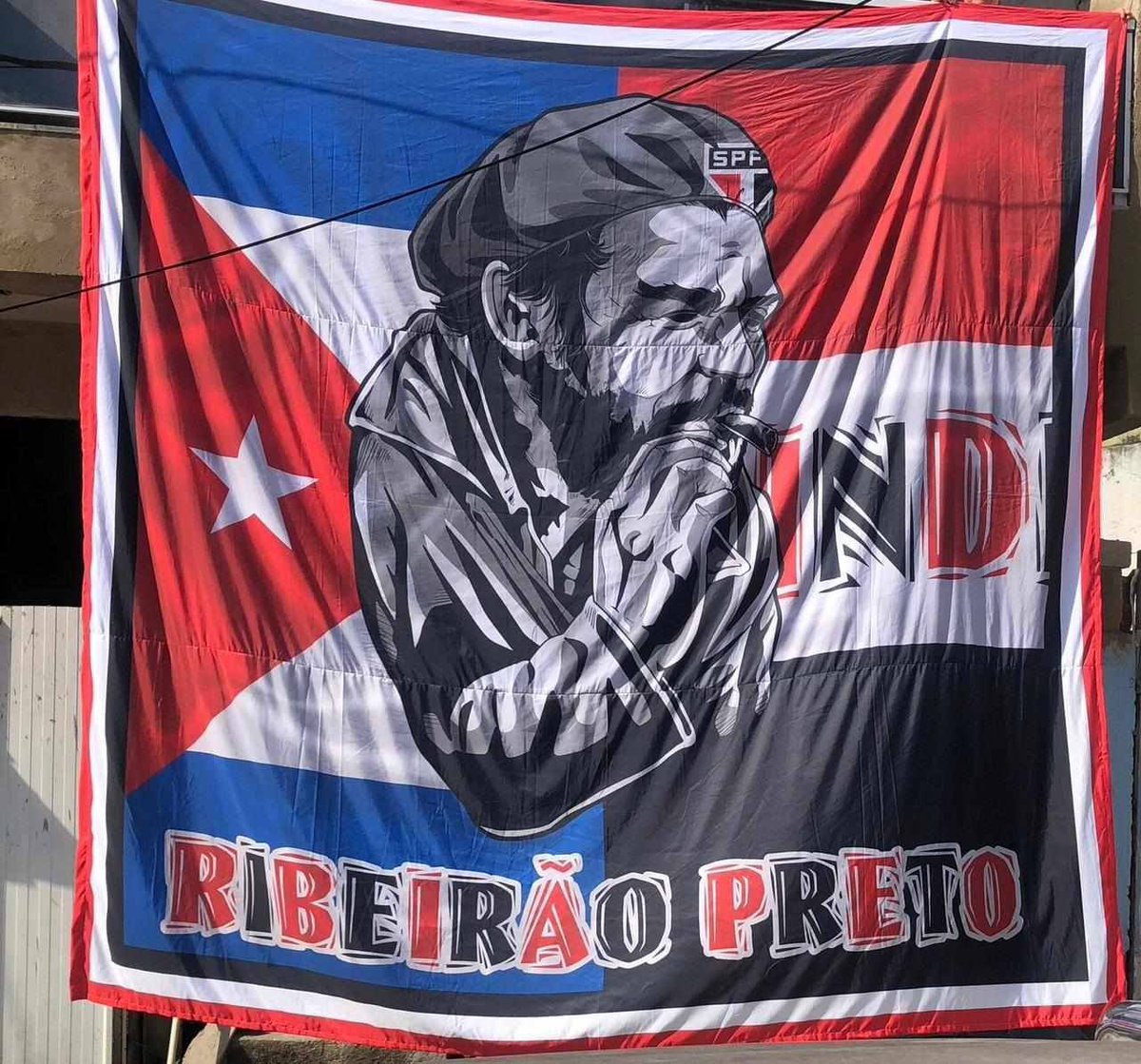 ultras_antifaa's tweet photo. #Brazil — São Paulo FC supporters' iconic Che Guevara banner. https://t.co/83bk9R1iiy